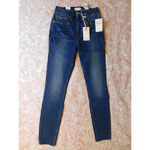 NWT Good American Women's Size: 00 Good Waist Nipping Skinny High Rise Crop Jean